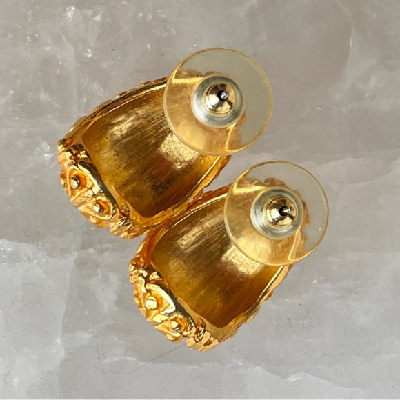 VTG Gold Tone Ornate Textured Etruscan Style Chunky Huggie Earrings Post Back - Picture 5 of 5